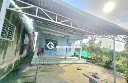 Chủ cần bán đất tặng căn nhà cấp 4. đang cho thu nhập ổn định. giá cực tốt chỉ ngang với giá nhà sổ chung.
