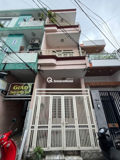 Nhà 3 tầng, kiệt rộng thông thoáng có thể kinh doanh, thông ra được đường Lý Tự Trọng, nhiều tiện nghi xung quanh..LH:0923777702 (e An)