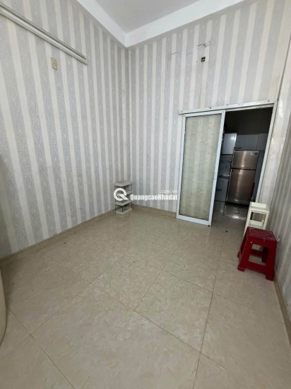 Nhà 3 tầng, kiệt rộng thông thoáng có thể kinh doanh, thông ra được đường Lý Tự Trọng, nhiều tiện nghi xung quanh..LH:0923777702 (e An)