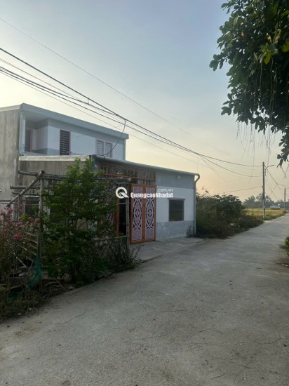 NHÀ VỊ TRÍ ĐẸP - GIÁ TỐT - CHÍNH CHỦ CẦN BÁN Căn Nhà 2 Tầng Xã Hòa Tiến, Hòa Vang, TP. Đà Nẵng. Liên hệ để làm việc chính chủ : 0762714856 - 0914263705 để xem nhà trực tiếp