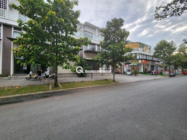 Nhà mặt phố diện tích lớn tại xã Bình Hưng, cơ hội hiếm có với giá tốt
